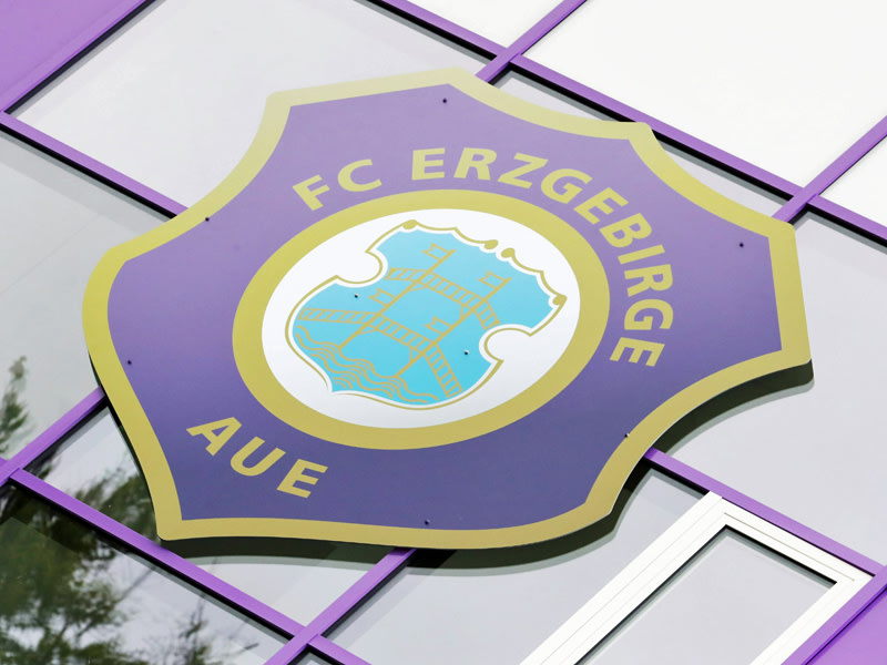 Der DFB verlangt vom FC Erzgebirge Aue eine Entschuldigung f&#252;r ein Spruchband seiner Fans.