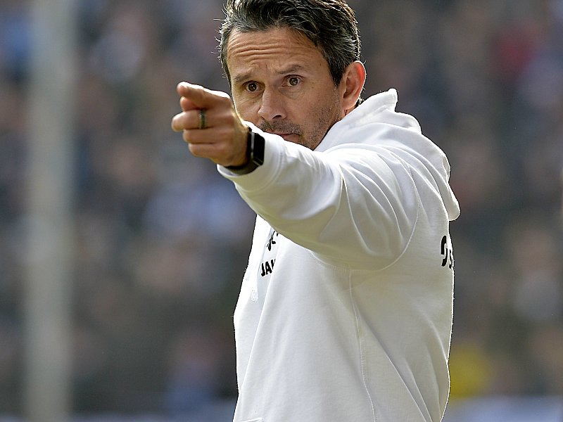 Will die Niederlage in Bielefeld schnell abhaken: Darmstadts Trainer Dirk Schuster. 