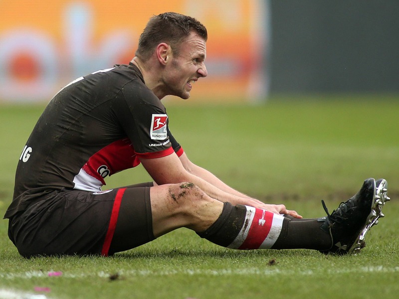 Ausgebremst: St. Paulis Bernd Nehrig muss wegen einem Muskelfaserriss in der Wade k&#252;rzer treten.