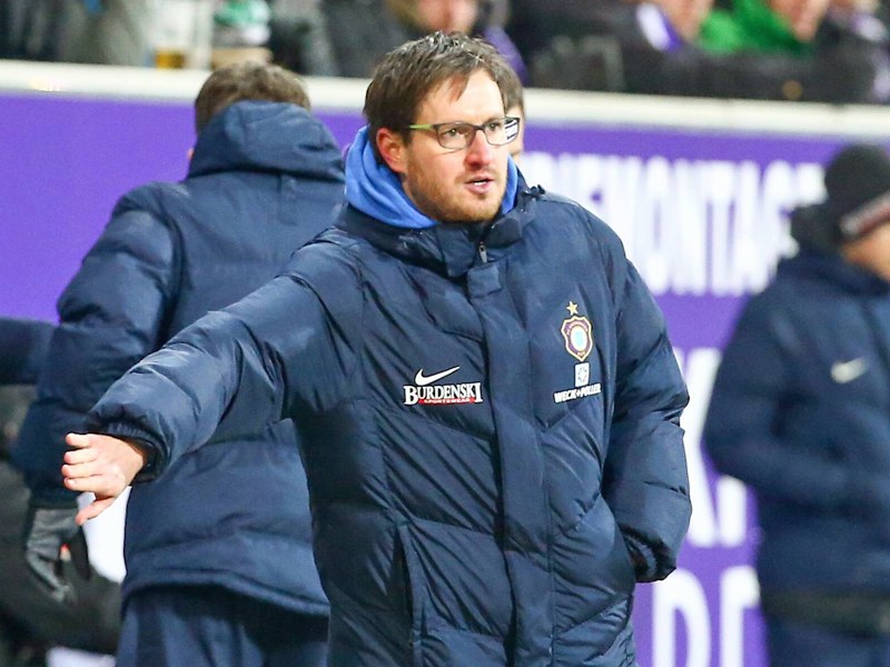 Konzentration und Mut: Diese Attribute fordert Aues Coach Hannes Drews von seinem Team in Regensburg.