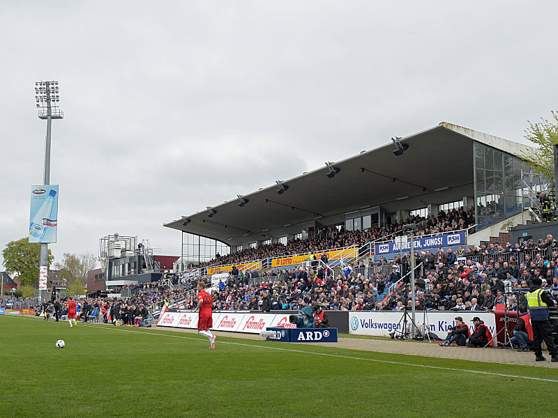Nicht die mondernste Arena in der 2. Liga: Das Holstein-Stadion in Kiel. 
