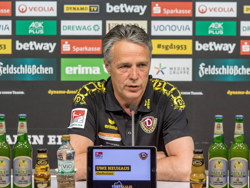 Er will Fortunas Feier gerne nach hinten verschieben: Dresdens Trainer Uwe Neuhaus.