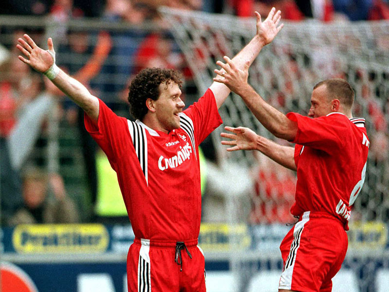 Traf 21-mal in der Saison 1997/98: Kaiserslauterns Torj&#228;ger Olaf Marschall (li.).