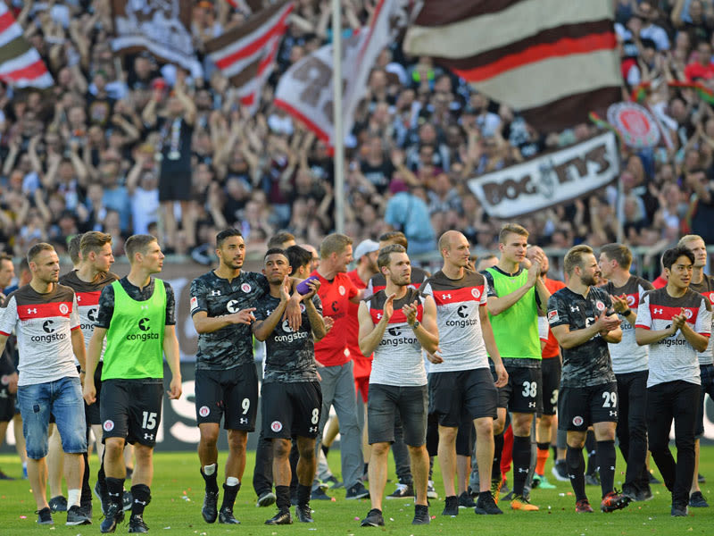 Dank an die Fans: St. Pauli konnte sich am Ende doch noch auf die alte Heimst&#228;rke verlassen.