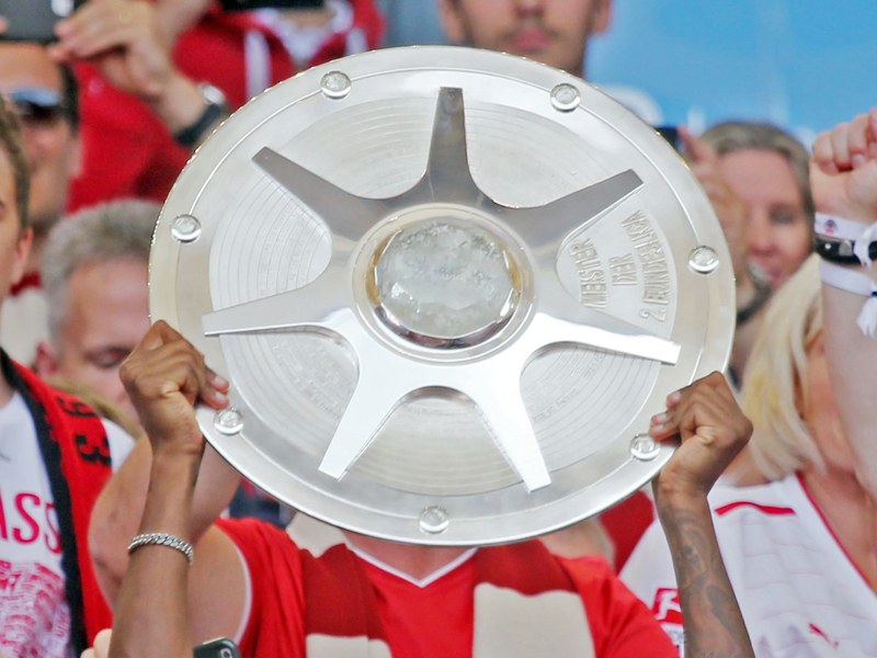 Vor einem Jahr stemmte der VfB Stuttgart die Meisterschale der 2. Bundesliga in die H&#246;he.
