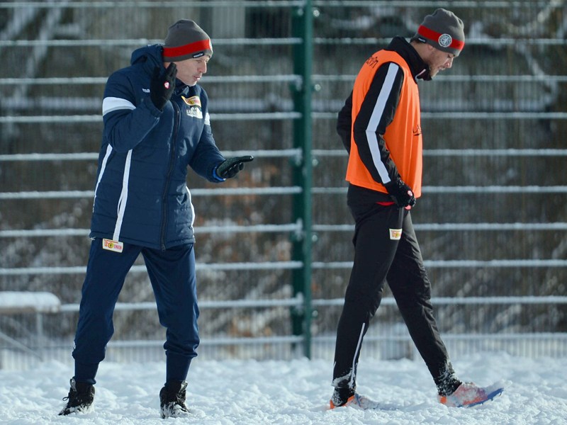 Beim Training Anfang Januar im winterlichen Berlin noch dabei, muss Benjamin Kessel (r.) nun eine erneute Zwangspause einlegen.