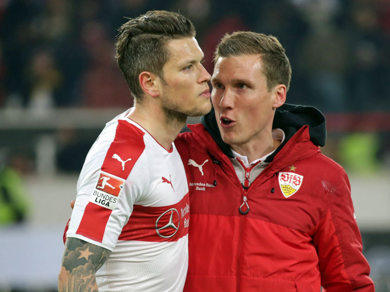 &quot;Er ist ganz, ganz wichtig f&#252;r uns&quot;: VfB-Coach Hannes Wolf (r.) spricht viel mit Daniel Ginczek.