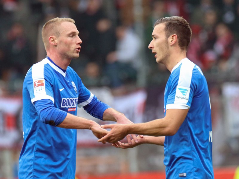 Die Bochumer Felix Bastians (l.) und Dominik Wydra atmen nach dem wichtigen Dreier auf.