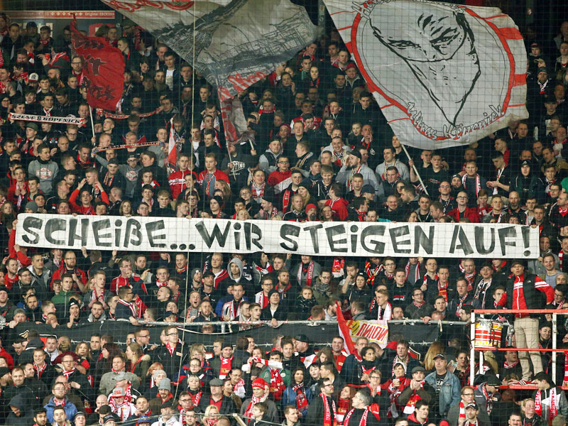 Bundesliga - muss das sein? Unions Fans reagieren mit Humor auf den aktuellen H&#246;henflug.