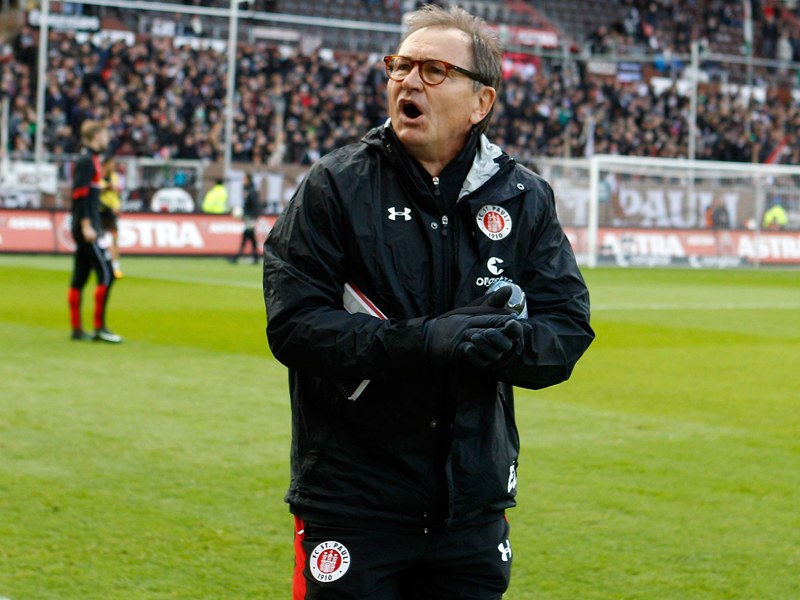 Engagiert wie eh und je: St. Pauli-Trainer Ewald Lienen.