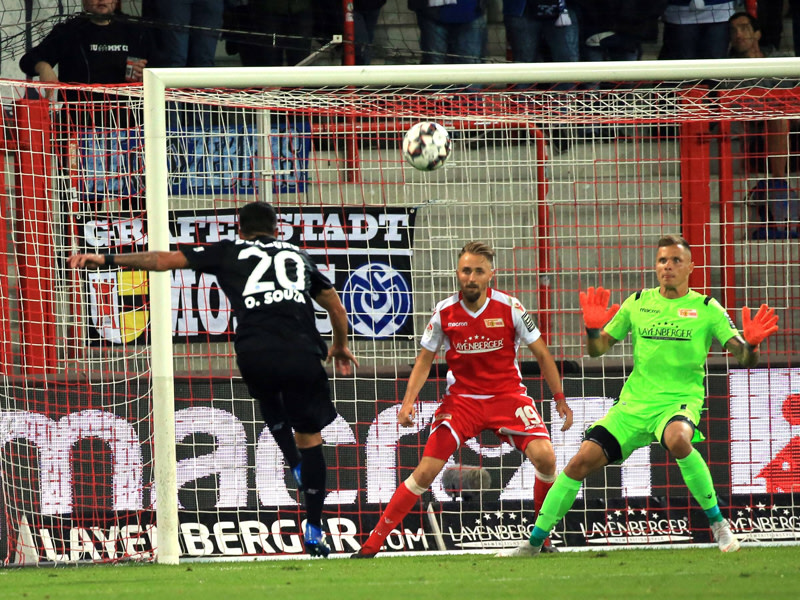 Moment der Erl&#246;sung: Cauly Oliveira Souza (li.) erzielt am 5. Spieltag das erste Saisontor f&#252;r den MSV Duisburg.
