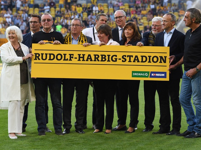 Vor dem HSV-Spiel war es soweit: Der neue Stadionname wurde bekanntgegeben. 
