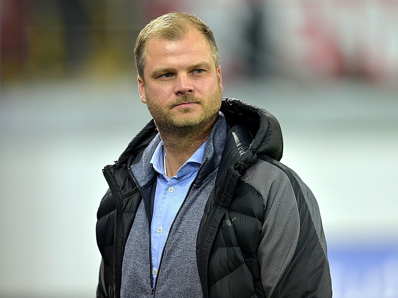 Nicht wirklich unzufrieden mit der KSV - es bleibt aber Luft nach oben: Kiels Sportchef Fabian Wohlgemuth.