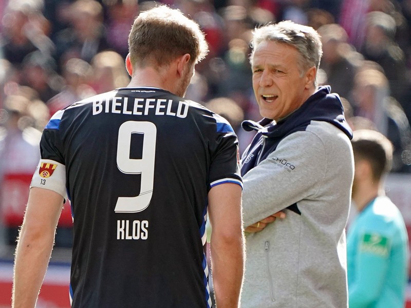 Das war nichts: Bielefeld mit Coach Uwe Neuhaus und Kapit&#228;n Fabian Klos waren in K&#246;ln chancenlos.