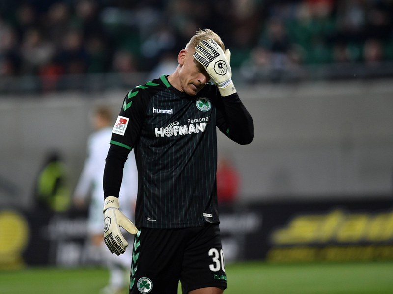 Sieht F&#252;rth auch nach dem 0:4 gegen K&#246;ln konkurrenzf&#228;hig mit dem Rest der Liga: Schlussmann Sascha Burchert.