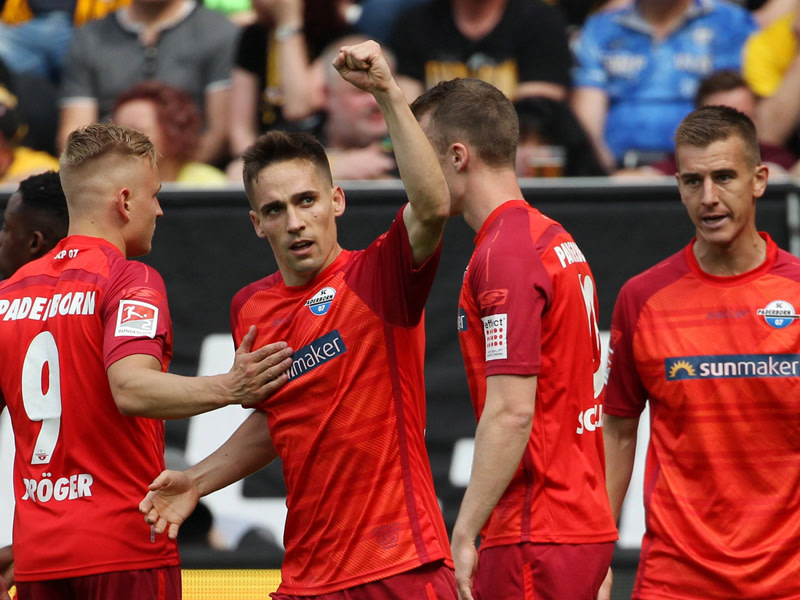 Aufstieg trotz Niederlage: Der SC Paderborn ist zur&#252;ck in der Bundesliga.