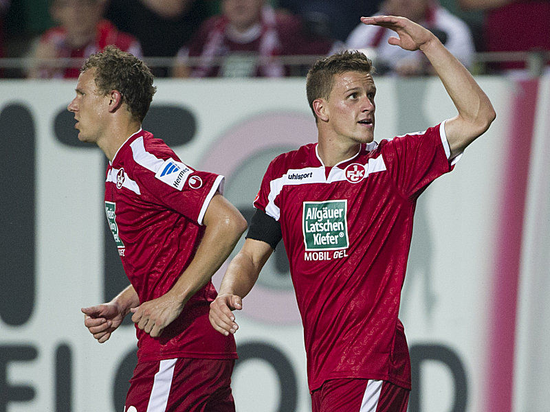Simon Zoller (rechts) macht den 1. FC Kaiserslautern erfolgreich: Hier jubelt der Angreifer &#252;ber seinen dritten Treffer im zweiten Spiel.  