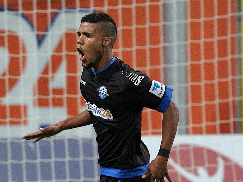 Schrei es raus! Elias Kachunga avancierte gegen Karlsruhe zum Paderborner Matchwinner. 