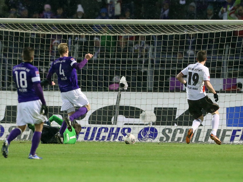 Freie Bahn: St. Paulis Michael Gregoritsch erzielt seinen ersten Zweitligatreffer zum 2:0 gegen Aue.