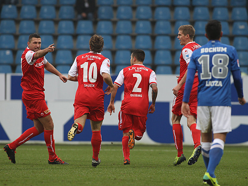 Christopher Quiring bejubelt mit den Kollegen einen seiner zwei Treffer in Bochum. 