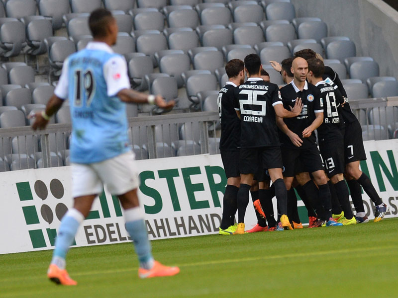 So f&#252;hlt sich also ein Ausw&#228;rtssieg an: Braunschweig feiert einen 2:1-Erfolg bei 1860.