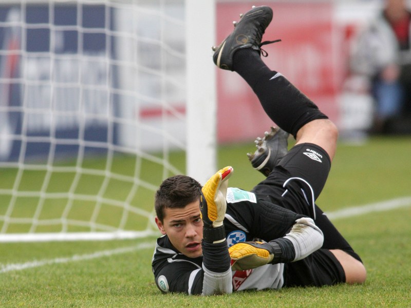 Noch ein Jahr f&#252;r die Kickers: Stuttgarts Torwart Daniel Wagner verl&#228;ngerte bis 2012.