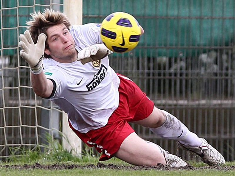 Jonas Toboll (hier noch im Trikot des FC Oberneuland) fliegt nun f&#252;r den VfB L&#252;beck.