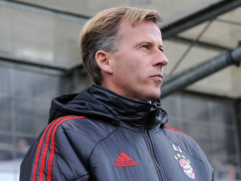 Holte zu wenig Punkte: FCB-Trainer Andries Jonker wird zum Saisonende abgel&#246;st.