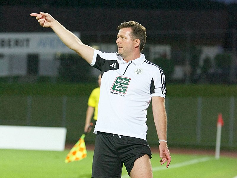 Trifft auf seinen Ex-Verein: Homburgs Coach Christian Titz spielte zu seiner aktiven Zeit im Trikot des SC Idar-Oberstein.