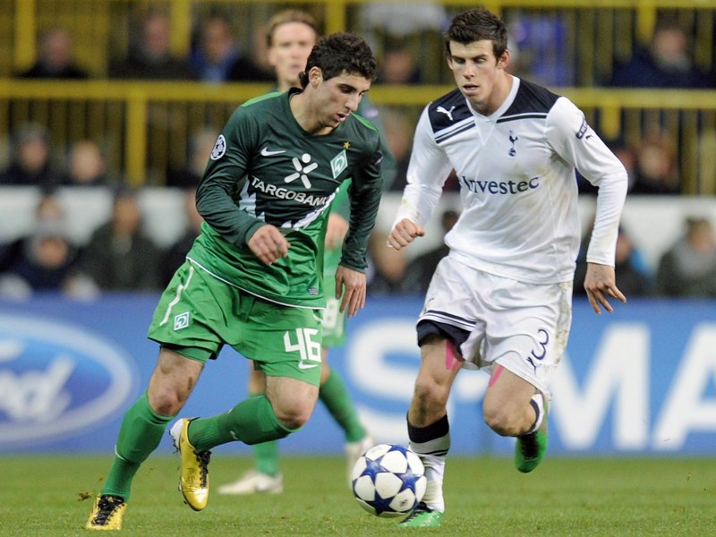 Ein Bild aus erfolgreichen Tagen: Onur Ayik (li.) im Duell mit Tottenhams Gareth Bale.