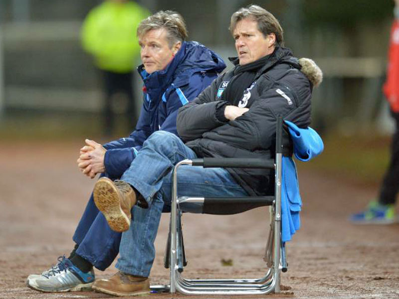 Sitzen in Wiedenbr&#252;ck nicht mehr auf der Trainer-Bank: Theo Schneider (re.) und Stephan Achtereekte.