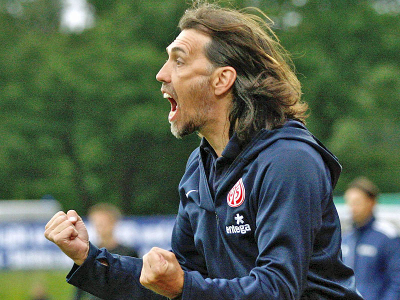 Bejubelt das 2:0 seines Teams: Mainz-Trainer Martin Schmidt.