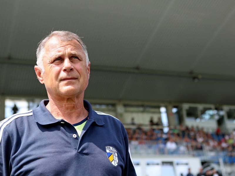 Ist nach dem Auftaktspiel seines Teams keineswegs zufrieden: Jena-Coach Lothar Kurbjuweit. 