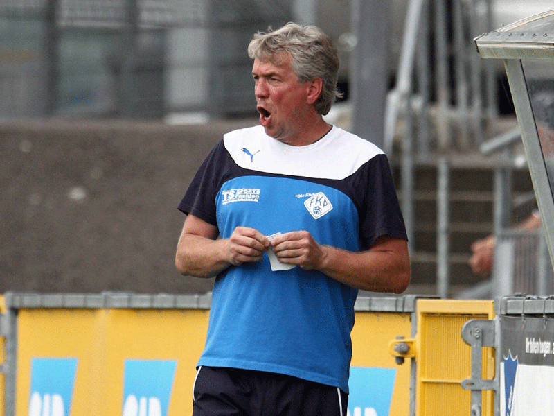 Mit dem Einsatz seiner Mannschaft unzufrieden: Pirmasens-Coach Peter Tretter.