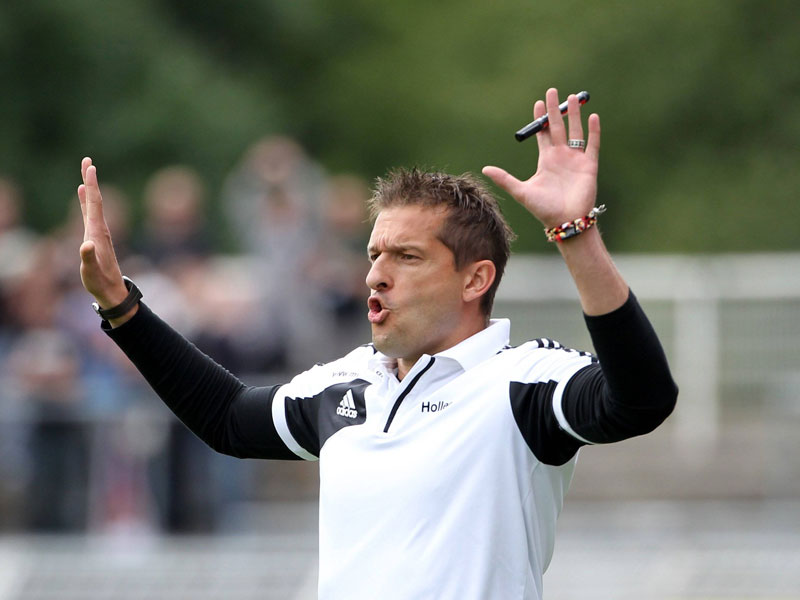 Musste vor dem Spiel gegen Zwickau seinen Hut nehmen: Germanias Coach Achim Hollerieth.