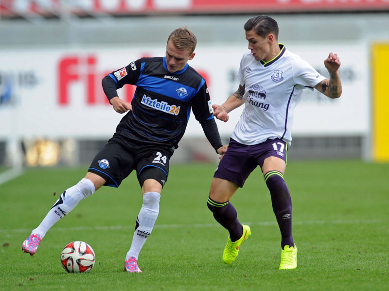 Wird f&#252;r den SC Paderborn kein Spiel mehr bestreiten: Viktor Maier (l.) wechselt zu Alemannia Aachen.