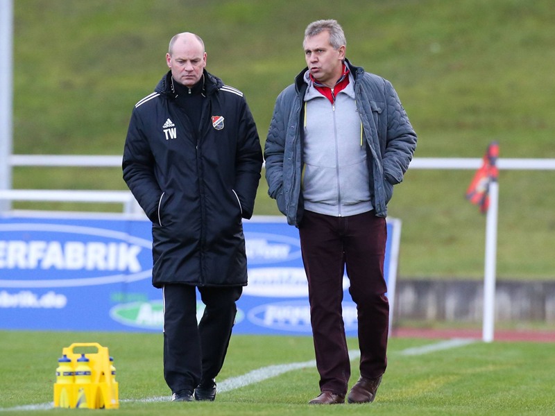 Wohin des Weges? Coach Thomas Waldow (links) und Sportdirektor Stephan Grabinski (rechts) verlassen Germania Halberstadt.