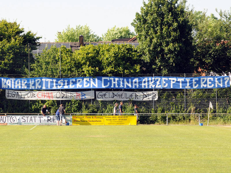 Kritik am DFB: Ein Banner vom Waldhof-Fans beim Test gegen den SV Seckenheim am Samstag.
