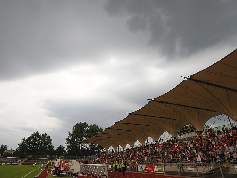 Dunkle Wolken &#252;ber dem VfB: Das Stadion am Marschweg in Oldenburg.