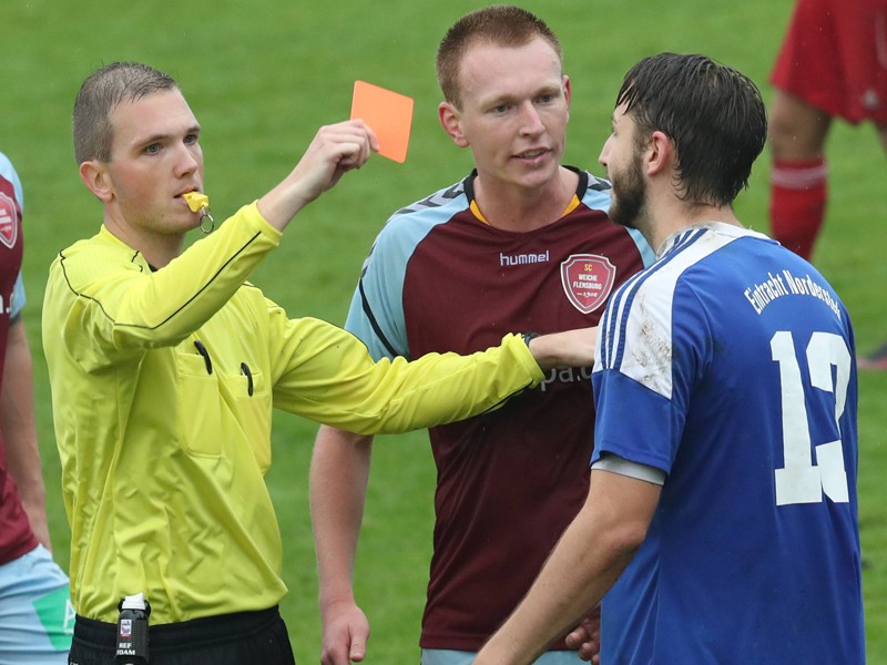 Sah im Regionalliga-Spiel in Flensburg wegen groben Foulspiels Rot: Philipp Koch.