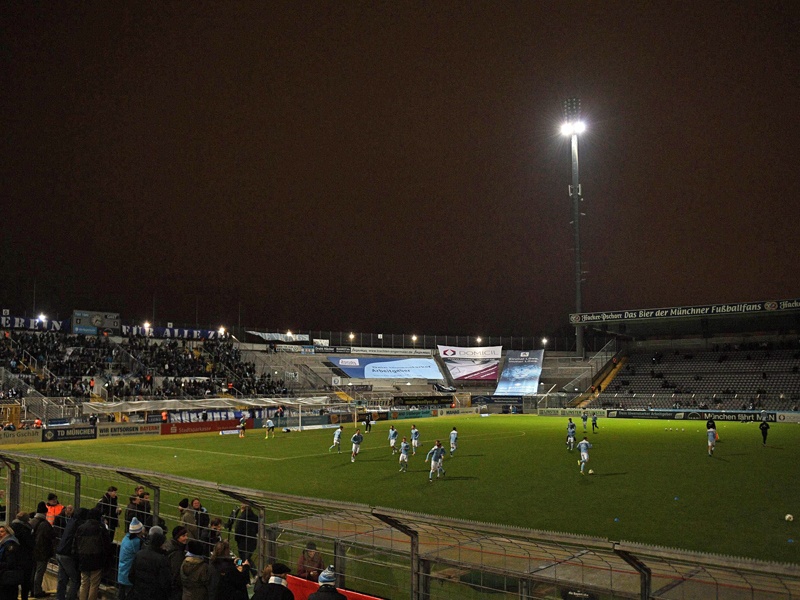 Im Gr&#252;nwalder Stadion ging nur die Notbeleuchtung. 