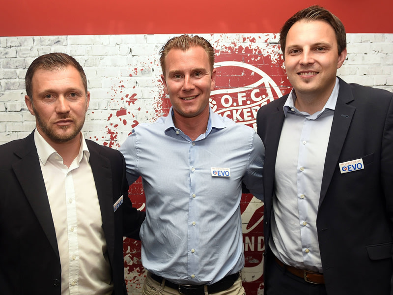 Sportdirektor Sead Mehic (links) und Gesch&#228;ftsf&#252;hrer Christopher Fiori (rechts) stellten am Montag den neuen OFC-Cheftrainer vor: Daniel Steuernagel (Mitte).