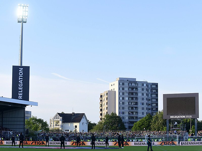 Im Kieler Holstein-Stadion soll das Hinspiel in der Aufstiegsrunde zur 3. Liga zwischen Weiche Flensburg und Energie Cottbus stattfinden.
