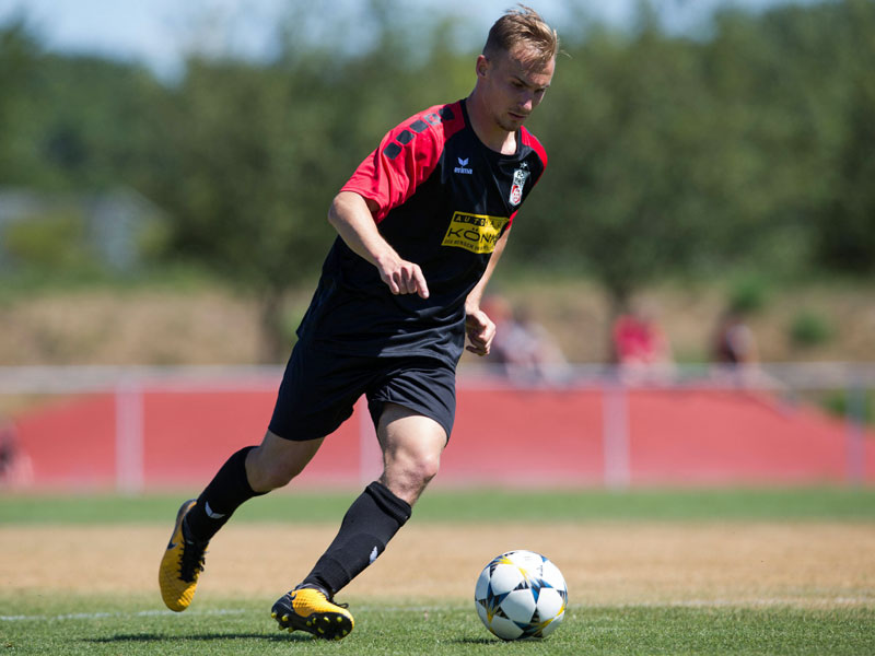 Trainierte bereits in den vergangenen Tagen beim FC Rot-Wei&#223; Erfurt mit: Neuzugang Tobias Hasse.
