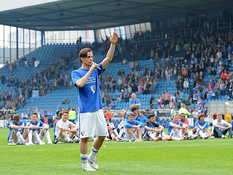 Abschied aus Bochum: Philipp B&#246;nig spricht im April 2012 zu den VfL-Fans.