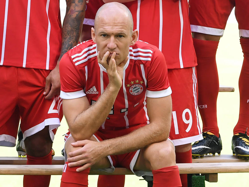 Am Dienstag Mannschaftsfoto, am Mittwoch Mannschaftstraining: Bayerns Fl&#252;gelspieler Arjen Robben.