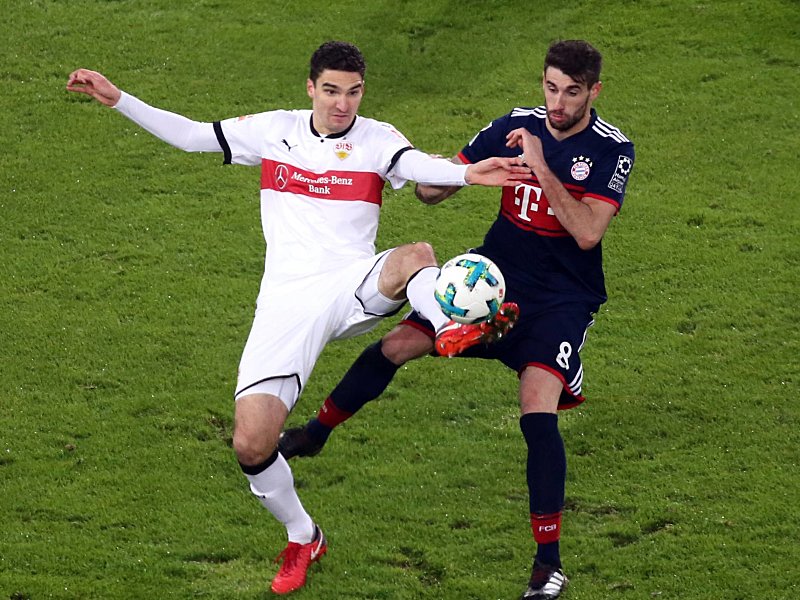 Stuttgarts neuer Mittelstürmer: Marcin Kaminski (hier im Duell mit Javi Martinez).