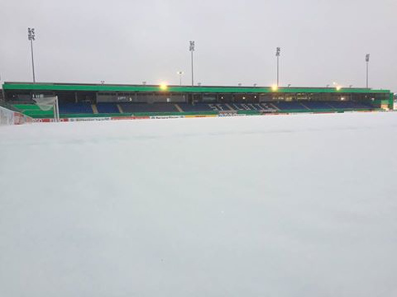 Kein Skigebiet: Das Stadion von Sportfreunde Lotte am Tag des DFB-Pokals.