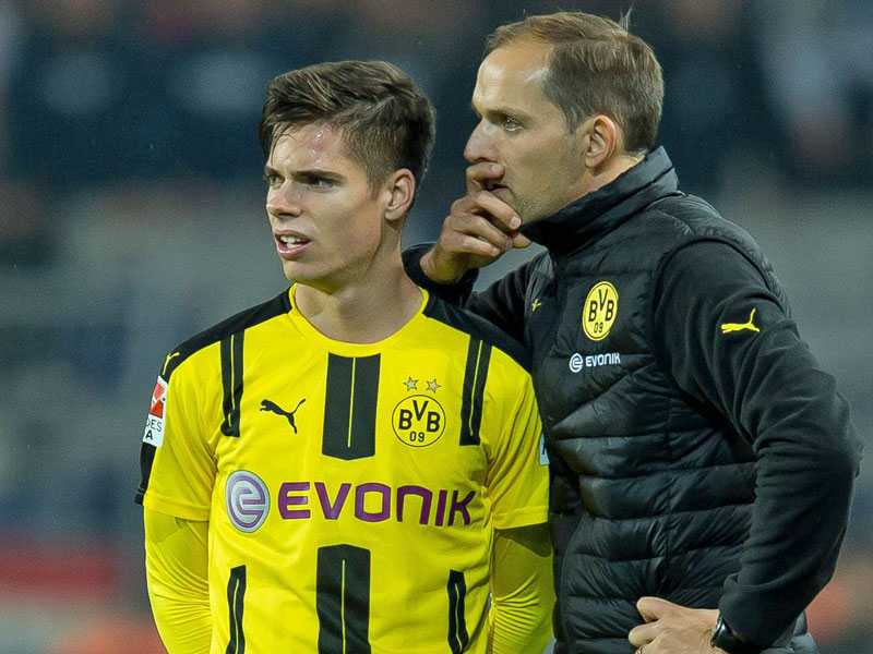 Einsatz nicht gesichert: Dortmunds Mittelfeldspieler Julian Weigl, hier mit Trainer Thomas Tuchel.