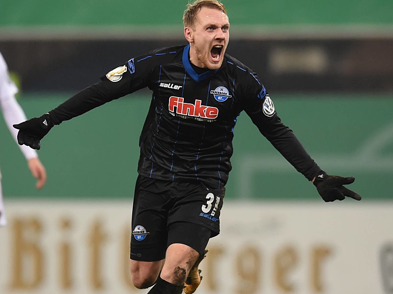 Paderborns Ben Zolinski feiert seinen Treffer zum 1:0 gegen Ingolstadt.